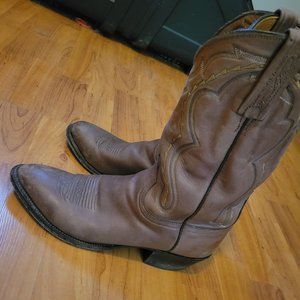Lucchese size 9